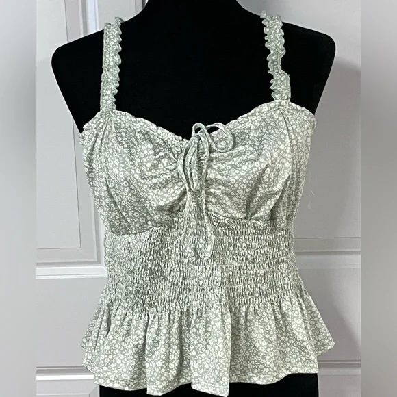 Derek Heart Floral Cropped Peplum Top - Picture 1 of 8